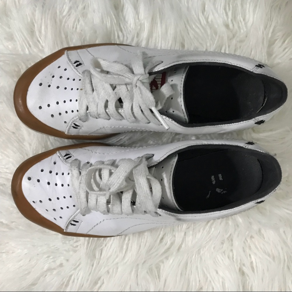 White puma shoes